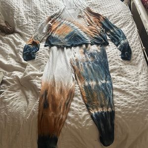 Colsie medium top, small bottoms, matching sleep set